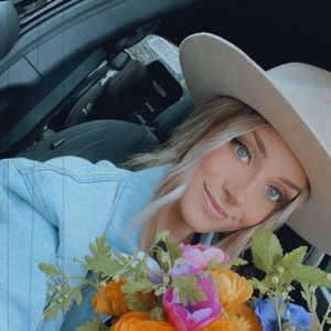 Meet your Posher, Mackenzie